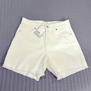 NWT H&M Raw Hem White Denim Shorts size 8